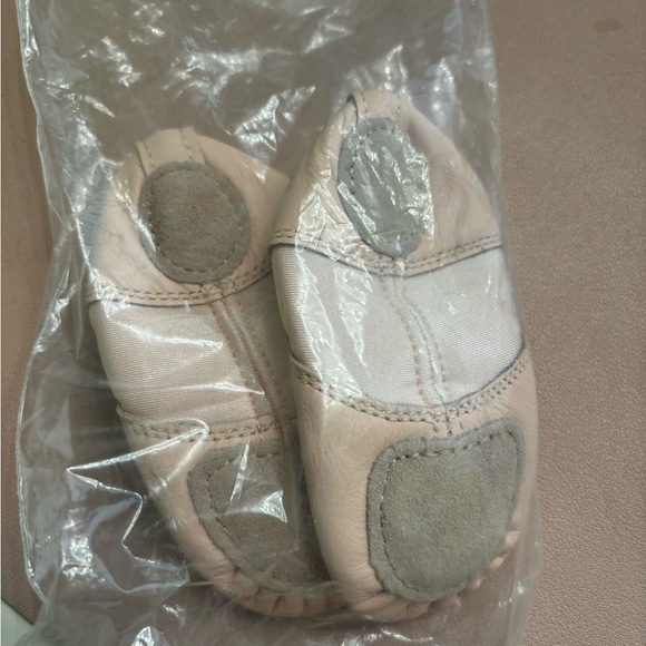 Ballet slippers size 8 child - Picture 2 of 2
